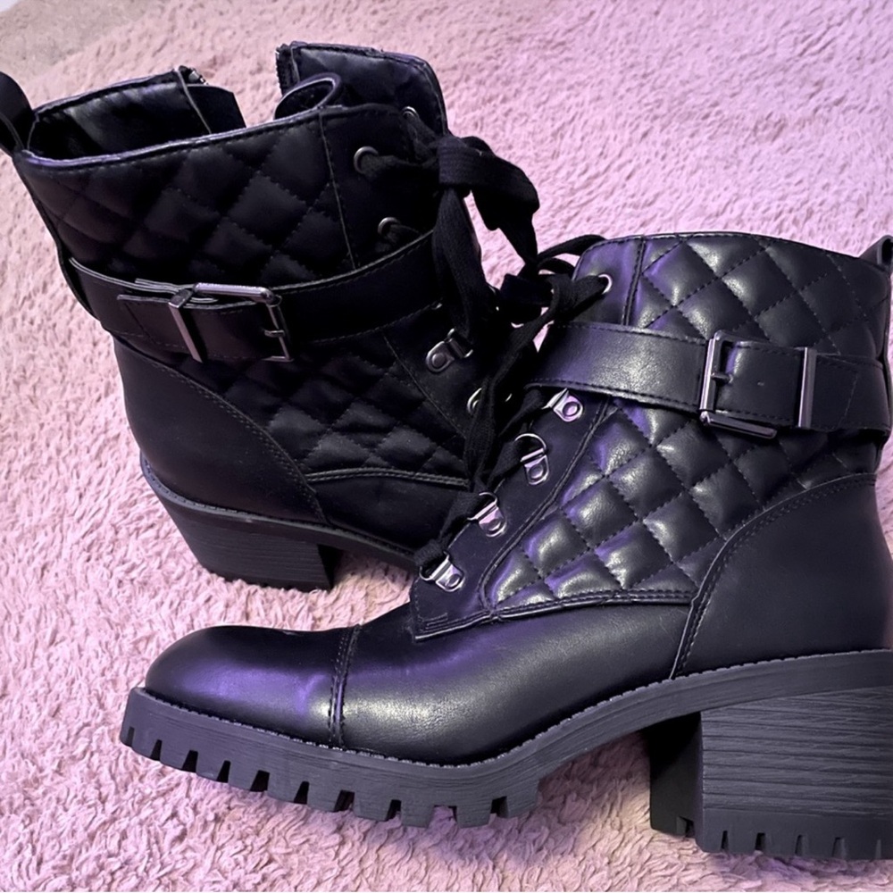 Madden Girl Harlow Combat Boots US size 6